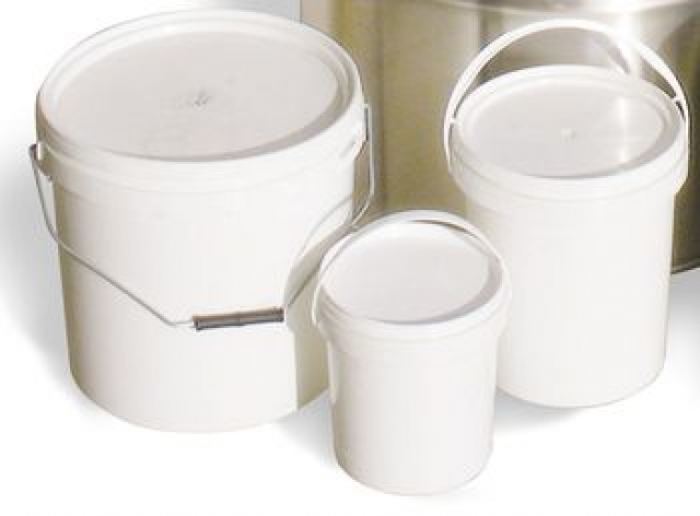 White plastic bucket, with lid, 25 Kg capacity | packaging | products